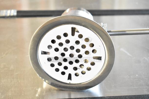 Brand new Regency 600DT1 twist handle waste valve, 3 1/2" sink opening, with minor scratches and dents.