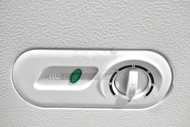 Magic Chef HMCF5W4 chest freezer control panel with green "RUN" indicator and temperature dial settings 0-6.