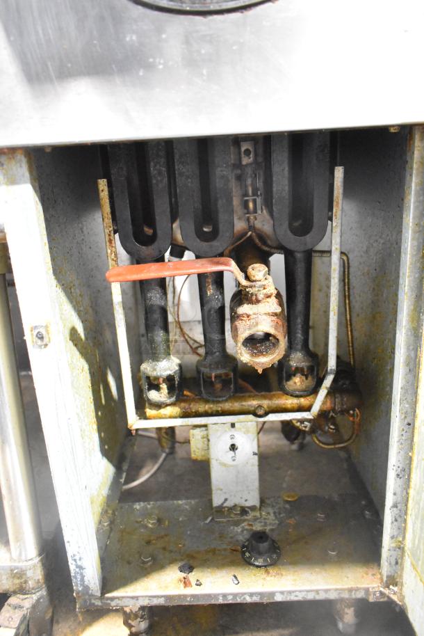 Avantco F3-N commercial deep fat fryer, natural gas, 90,000 BTU, visible interior condition with wear and residue buildup.