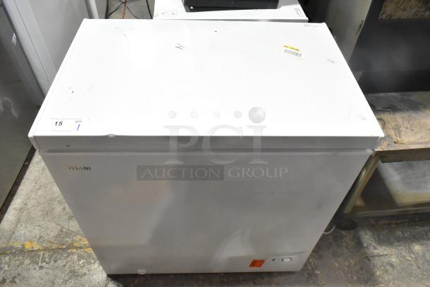 Vissani HMCF7W5 7.0 cu. ft. manual defrost chest freezer, 115 volts, 1 phase; visible wear marks.