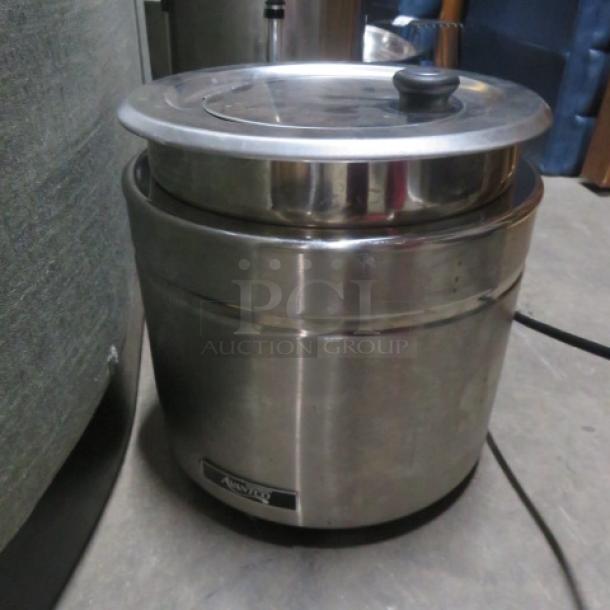 Avantco Stainless Steel 11 Qt Warmer, Model 177W800, 120V, good condition, visible brand label, ideal for warming soups.