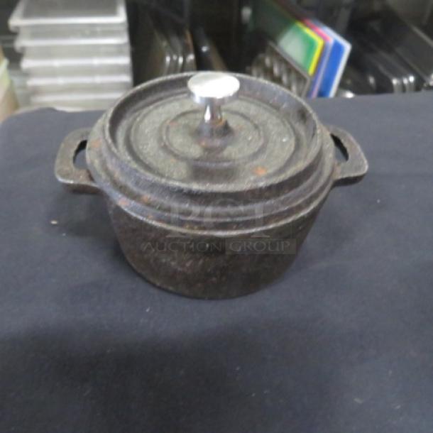Valor Mini Cast Iron Pre-Seasoned 16oz Pot with Lid, 4x2 size. Features two side handles and a knob on lid. Used condition.