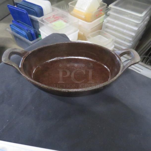 American Metalcraft 27oz pre-seasoned cast iron baking dish with handles, oval shape, excellent condition.