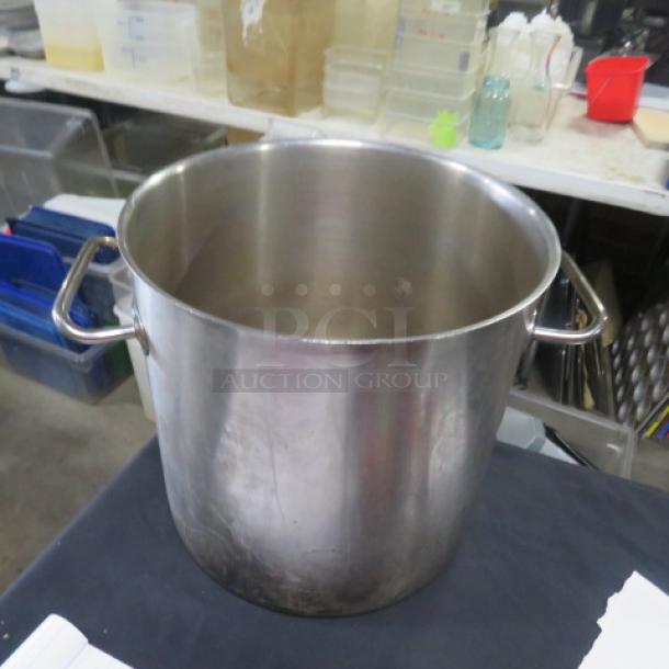 Vollrath stainless steel 38qt stock pot, model 47724. Features sturdy handles, durable construction, excellent condition.