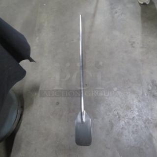 Stainless steel paddle with flat blade, in excellent condition, ideal for mixing or stirring.