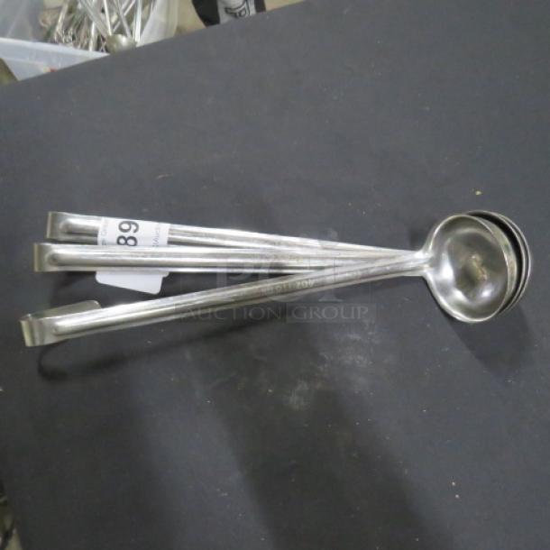 4oz stainless steel ladle, 3XBID, excellent condition, long handle. Auction label visible, number 189. Ideal for serving.