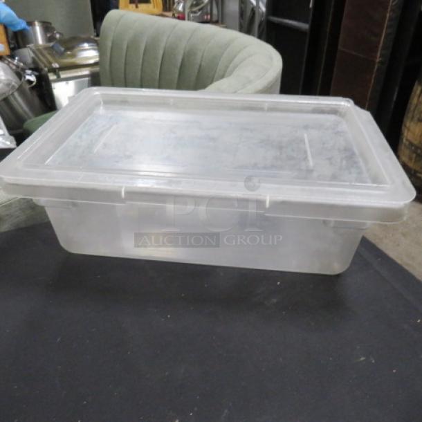 3.5-gallon clear food storage container with lid, model 4XBID. Features durable plastic, suitable for kitchen use.