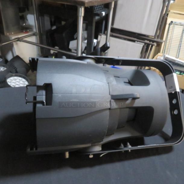 Showline SL PAR 150 Zoom stage light, black, in good condition, adjustable beam, model details visible.