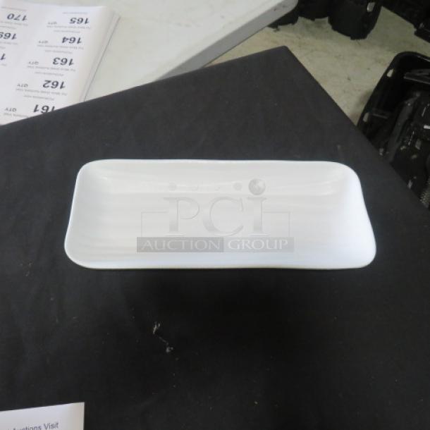 Elite 11x5 rectangular white melamine plate, model JW5411. Smooth finish, excellent condition.