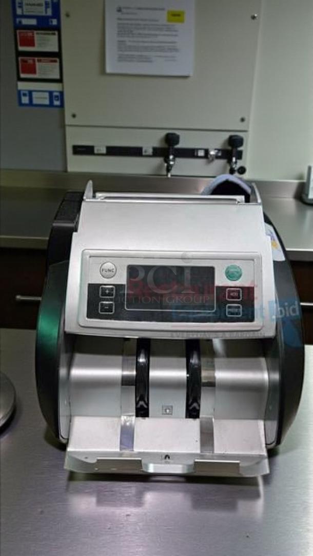 Royal Sovereign RBC-2100 bill counting machine, high-speed, superior condition, counterfeit detection, external display.