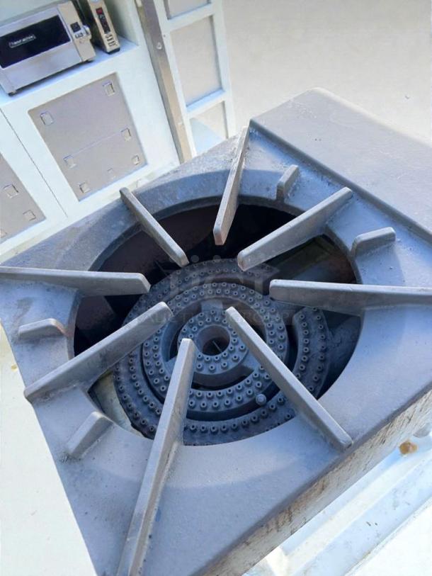 Commercial Grade Single Burner Stock Pot Range, cast iron, top-tier condition, model SPR-M-STK-0469, fully operational.