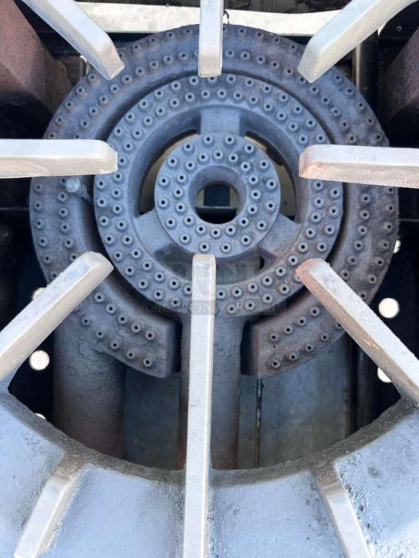 Heavy-duty cast iron single burner from a commercial-grade stock pot range, model SPR-M-STK-0469, in top-tier condition.