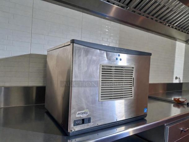 Scotsman Prodigy Series air-cooled commercial ice maker head in stainless steel. Exceptional condition, fully tested.