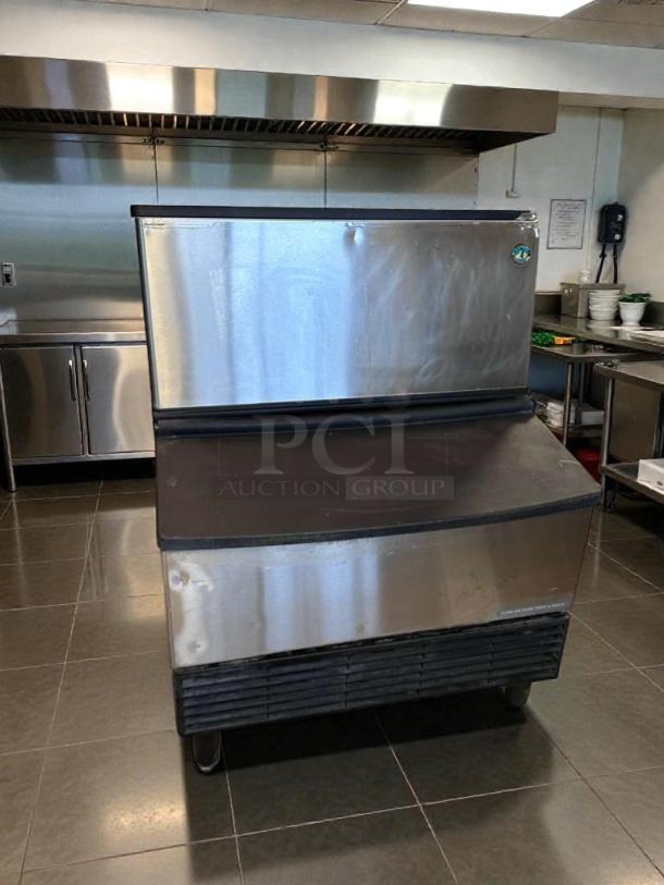 Premium Hoshizaki KM-260BAH ice maker, air-cooled, NSF & UL listed, stainless steel, fully tested, excellent condition.