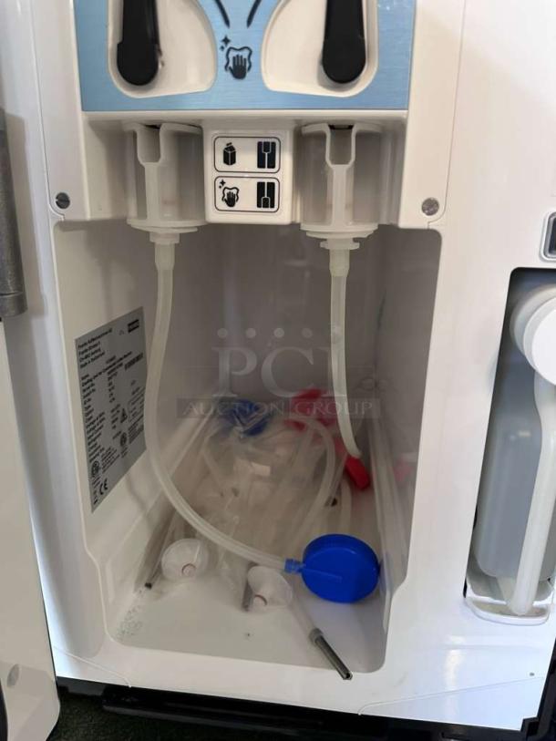 BRAND NEW Franke A1000 FCS4050 commercial coffee machine, automatic espresso and hot beverages, includes tubing and components.