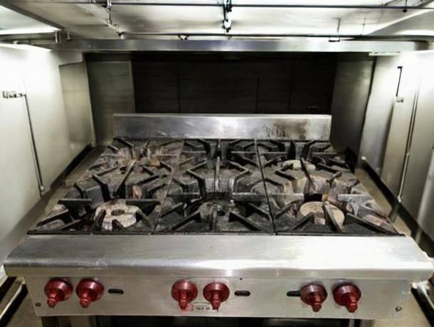 Wolf AHP636 36" gas hotplate with 6 burners, excellent condition, red control knobs, tested and working, natural gas.