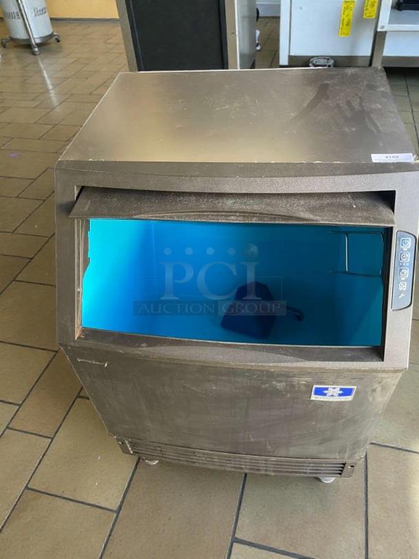 Manitowoc UDF0140A-161B undercounter ice maker, immaculate condition, 115V, visible control panel and interior, fully tested.