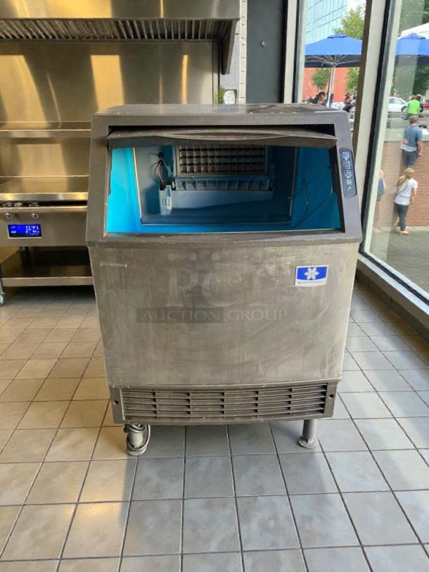 Immaculate Manitowoc UDF0140A-161B undercounter ice maker, 115V, stainless steel, fully tested, excellent condition.