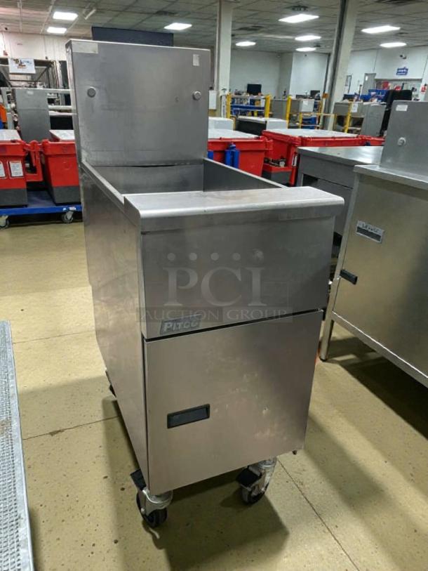 Pitco Commercial Gas Floor Fryer in outstanding condition, model for natural gas. Fully tested and working.