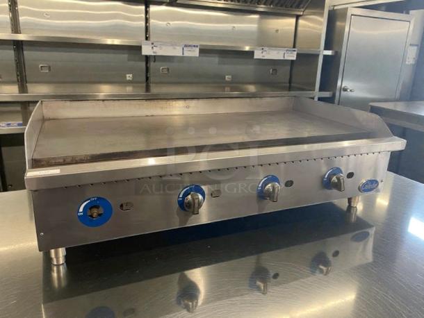 Pristine Globe Commercial Gas Griddle, stainless steel, fully tested, working, with control knobs; perfect condition.