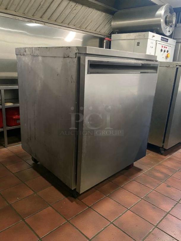 Immaculate Delfield undercounter commercial refrigerator, model 115V/single phase, fully tested, stainless steel.