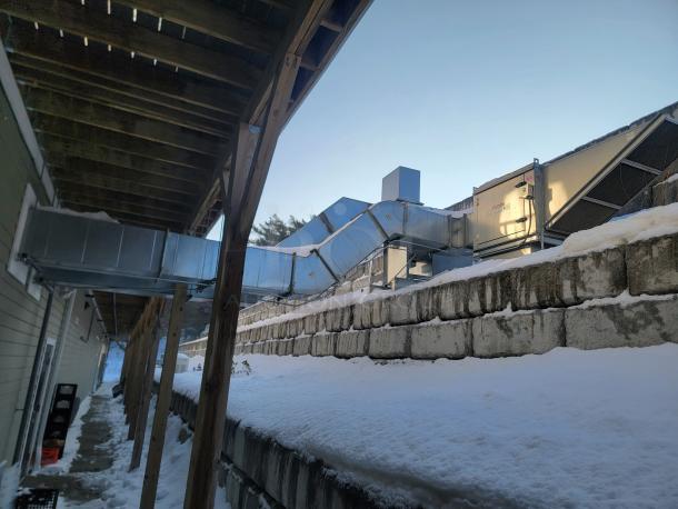 Econ-Air 16FT commercial kitchen exhaust hood system, model 5424-EX2, shown against an outdoor snowy backdrop.