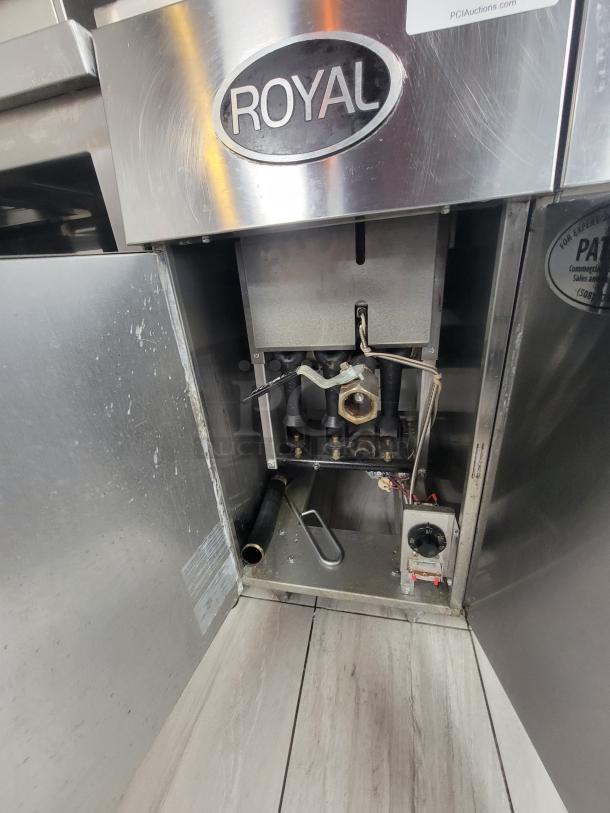 Royal REEF-35 commercial deep fryer, stainless steel, natural gas, 24,000 BTU/hr, includes baskets, ready for installation.