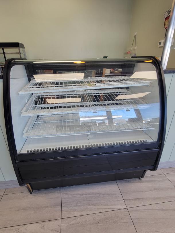 True TGM-R-48-SC/SC-B-W refrigerated display case, curved glass, sliding doors, excellent condition, RCU Technology.