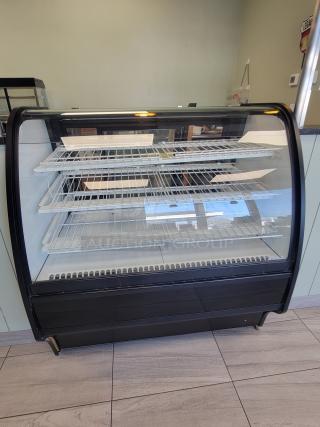 True TGM-R-48-SC/SC-B-W refrigerated display case, curved glass, sliding doors, excellent condition, RCU Technology.