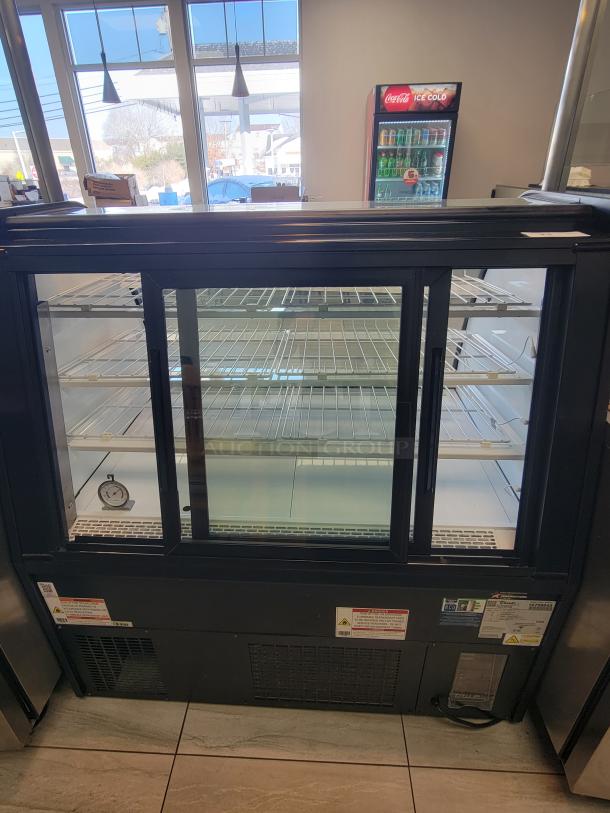 True 4' Refrigerated Display Case, Model TGM-R-48-SC, with curved glass front, sliding doors, RCU Technology, excellent condition.