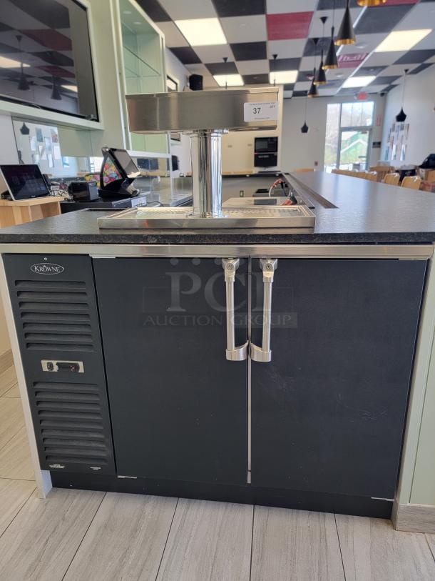 Krowne 6-tap kegerator model DB52L-BSS-LR, black vinyl, stainless steel tower, pristine condition. Perfect for high-volume use.