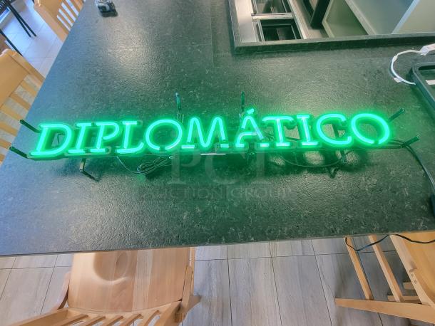 Diplomático Rum LED sign glows green, model Fx1467. Lightweight and energy-efficient, perfect for bar decor.