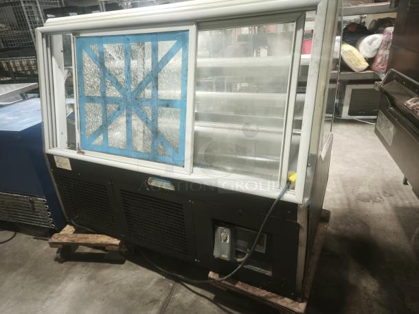 Turbo Air TD-5R Curved Glass Deli/Bakery Display Case, 59", white frame, visible shelving, tape on glass, good condition.