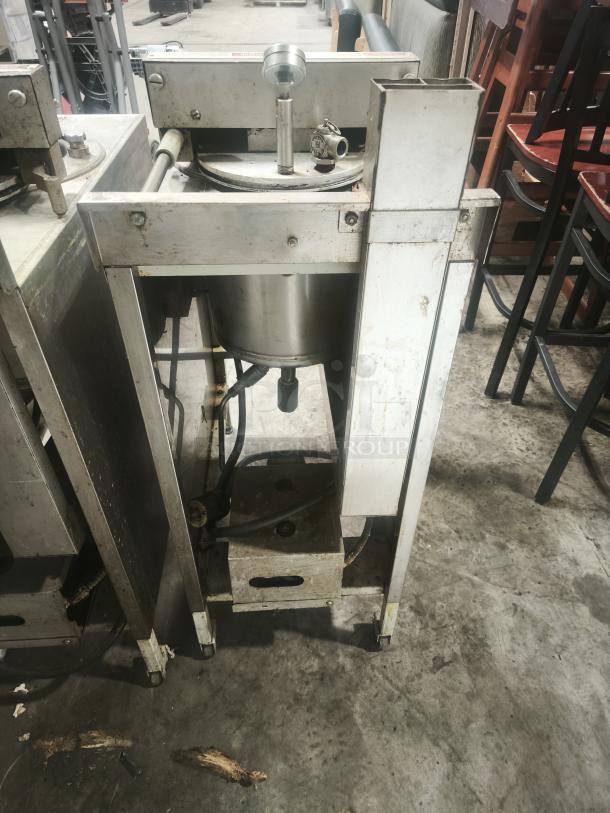 BroasterFryer Model 1600 pressure fryer, stainless steel, used condition, visible wear, ideal for high-volume frying.