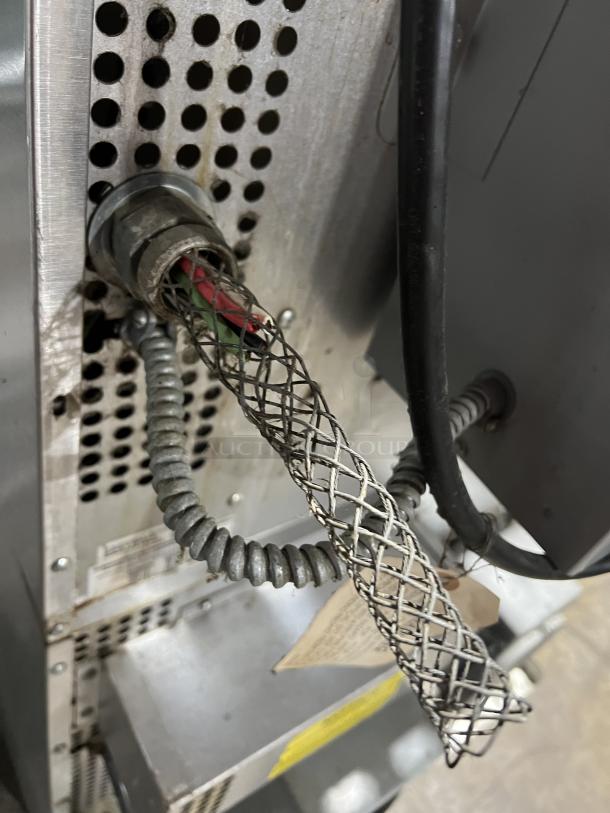 Close-up of wiring and ventilation detail on Southbend SilverStar SL-Series SLES/20SC convection oven.