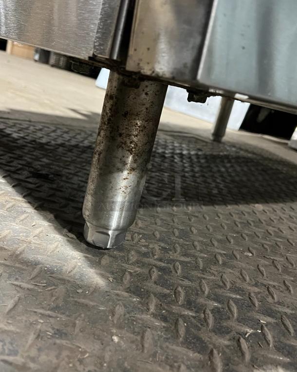 Southbend SilverStar SLES20SC stainless steel convection oven legs, showing sturdy construction, suitable for commercial use.