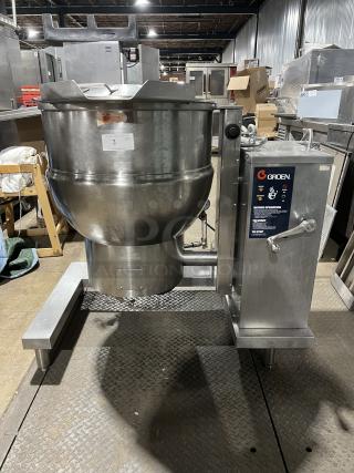Groen DH140 commercial stainless steel 40-gallon tilting steam kettle, natural gas powered, on legs, model DH/1-40.
