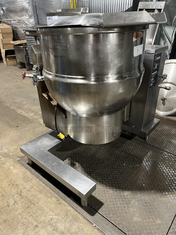 Groen DH/1-40 stainless steel tilting steam kettle, 40 gal capacity, natural gas, on legs, model DH140, SN: 84256.