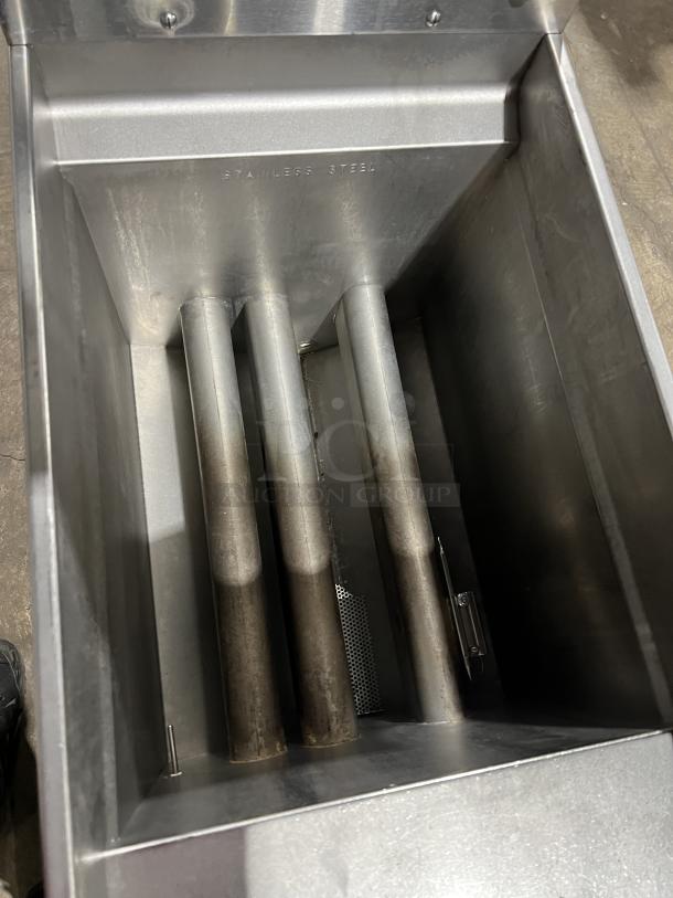 Pitco Solstice Supreme SSPG14 stainless steel 12-gallon pasta cooker interior. Features natural gas and digital controls.