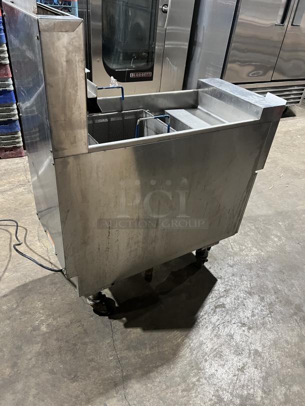 Pitco Solstice Supreme Series 12 Gal. stainless steel pasta cooker/rethermalizer with back splash, digital controls, on casters.