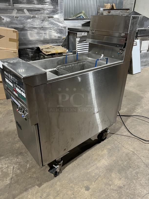 Pitco SSPG14 Solstice Supreme 12 Gal. stainless steel pasta cooker, natural gas, digital controls, on casters, with backsplash.