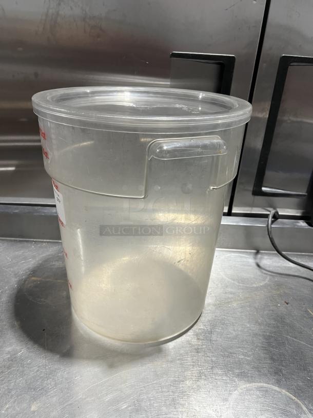 Cambro 22 Qt. clear polycarbonate food storage container, round shape, snap-on lid, good condition, capacity markings visible.
