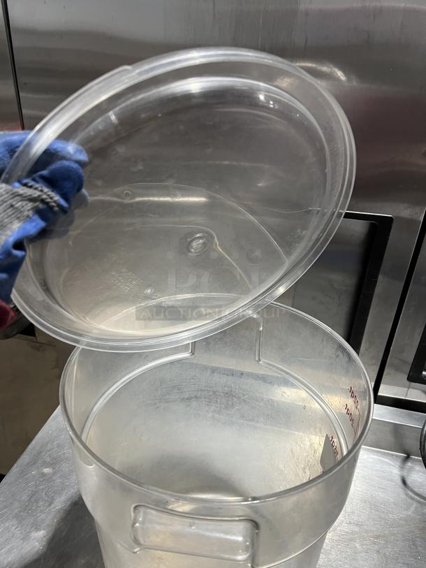 Cambro clear polycarbonate 22 Qt. round food storage container in good condition, with measurement markings visible.