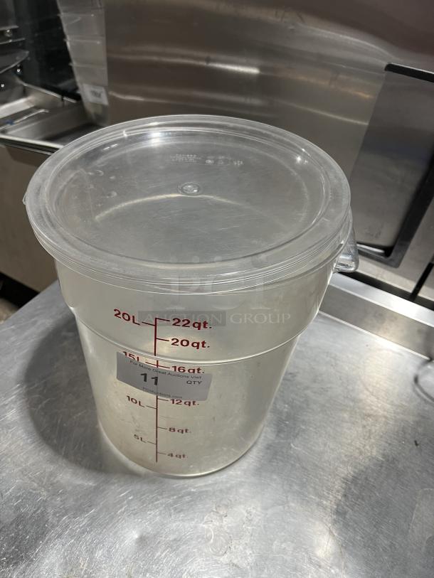 Cambro Commercial 22 Qt. clear polycarbonate round food storage container, visible measurement markings, excellent condition.