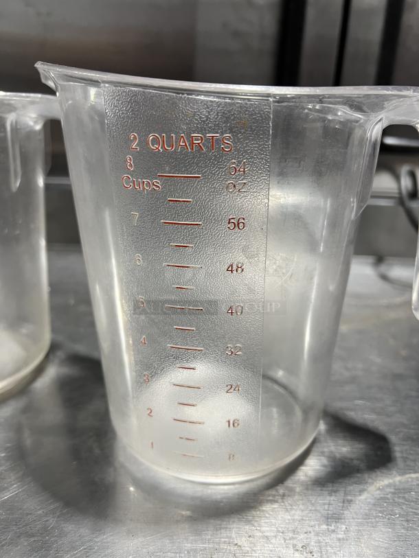 Choice Commercial Clear Polycarbonate 2 Qt. Measuring Cup; red markings in ounces and cups; durable, lightly used condition.