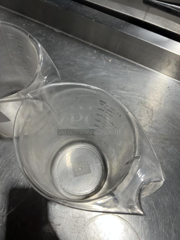 Choice Commercial 2 Qt. Clear Polycarbonate Measuring Cup, durable, with measurement markings, good condition.
