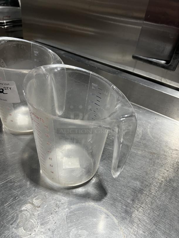 Choice Commercial clear polycarbonate 2 Qt. measuring cup, good condition, with marked measurements, sturdy handle.
