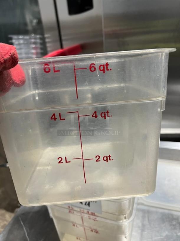 Cambro clear polycarbonate 6 Qt. square food storage container with lid; features red measurement markings; excellent condition.