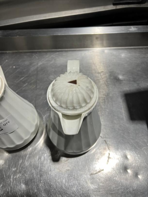 Commercial 42 oz white thermal coffee carafe with swirl design. Excellent condition, ideal for catering or restaurant use.