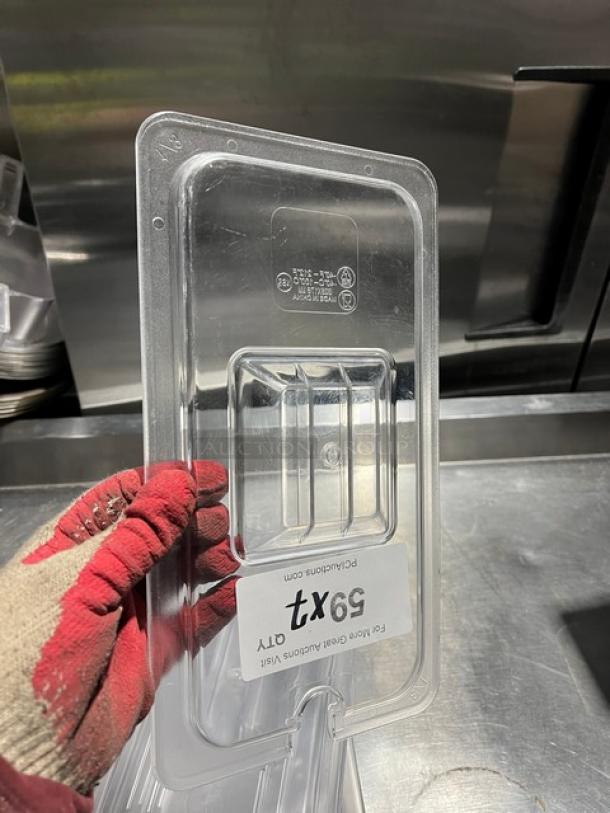 Clear polycarbonate food pan lid with notch and handle, 6x4 size. Features include durability and easy grip.